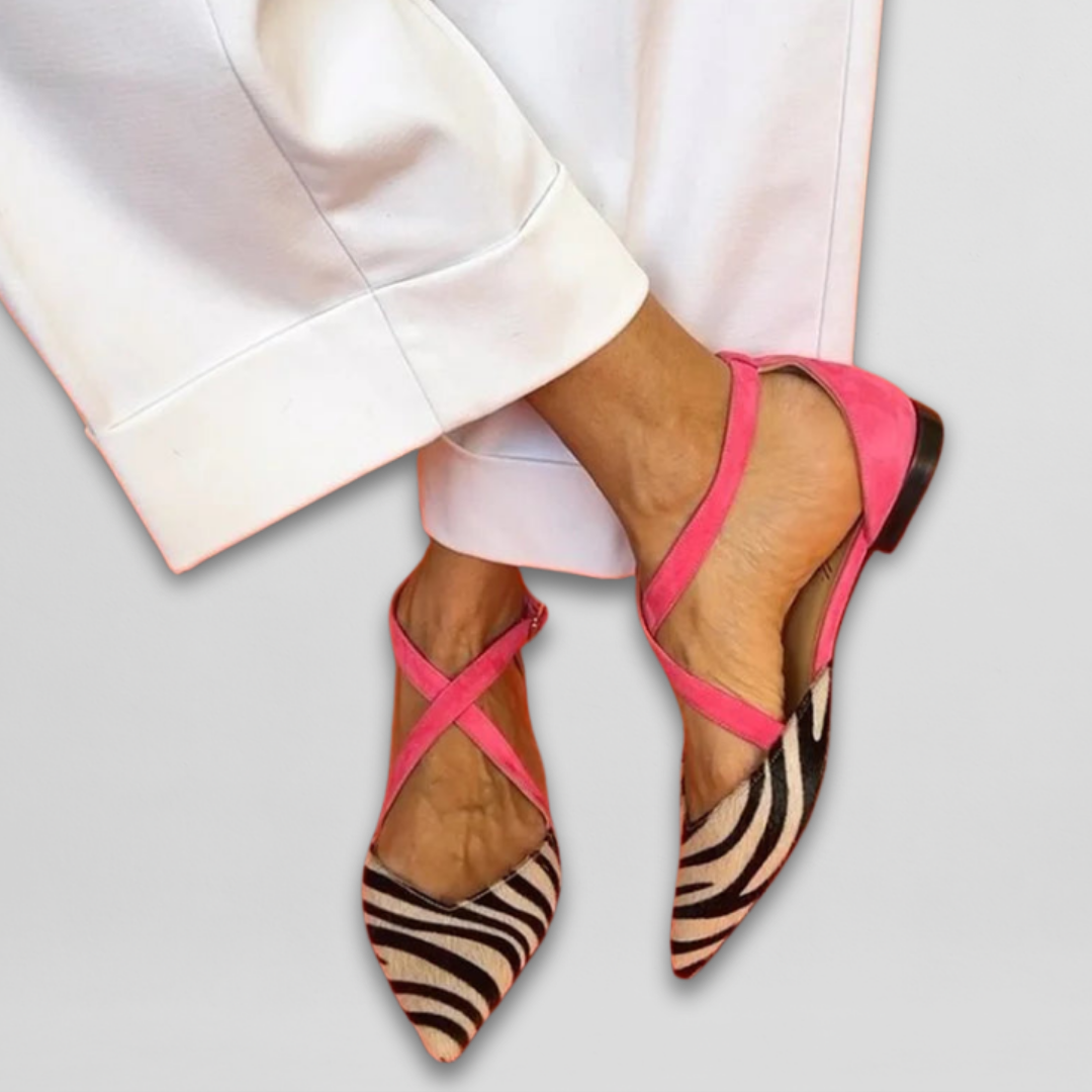 Zapato bajo con estampado cebra y detalles fucsia