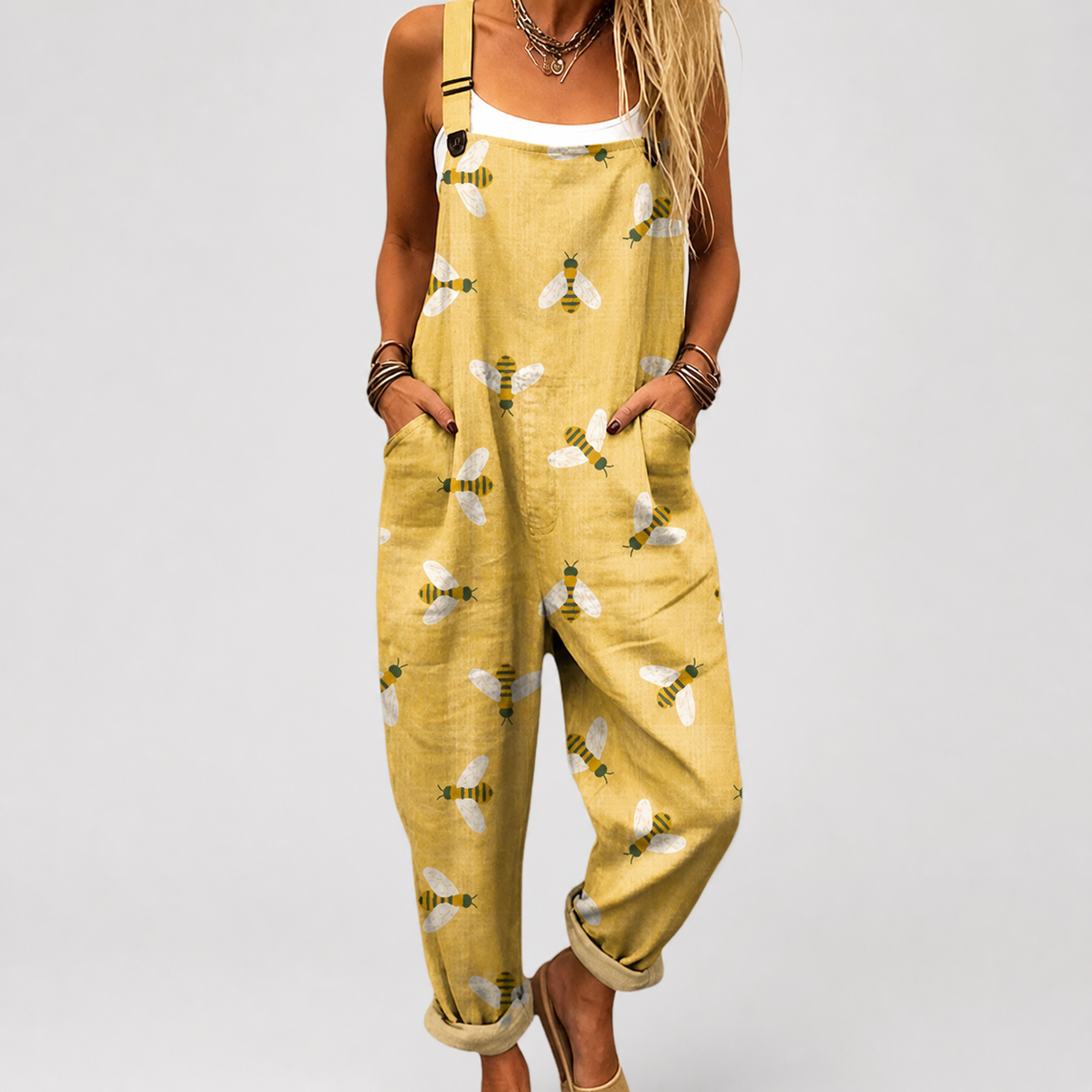 Mono mostaza de tirantes con estampado de abejas