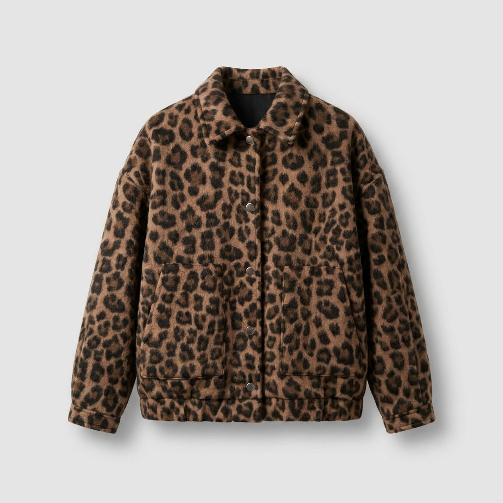 Chaqueta corta con estampado leopardo