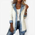 Chaqueta de punto clara con detalles denim