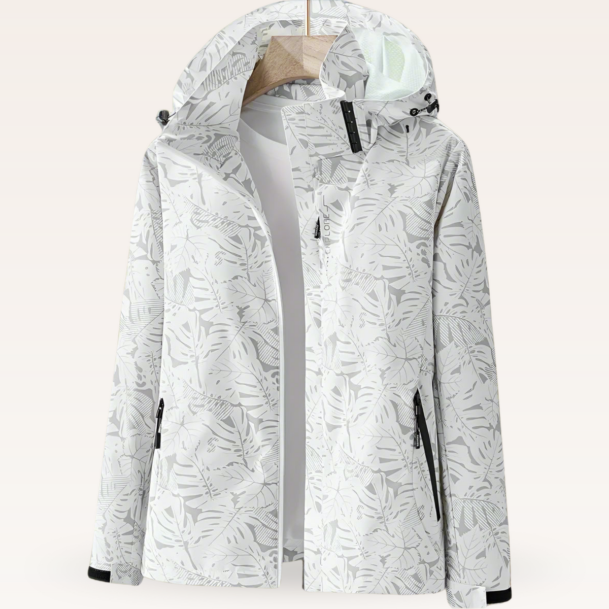 Chaqueta impermeable blanca con estampado de hojas