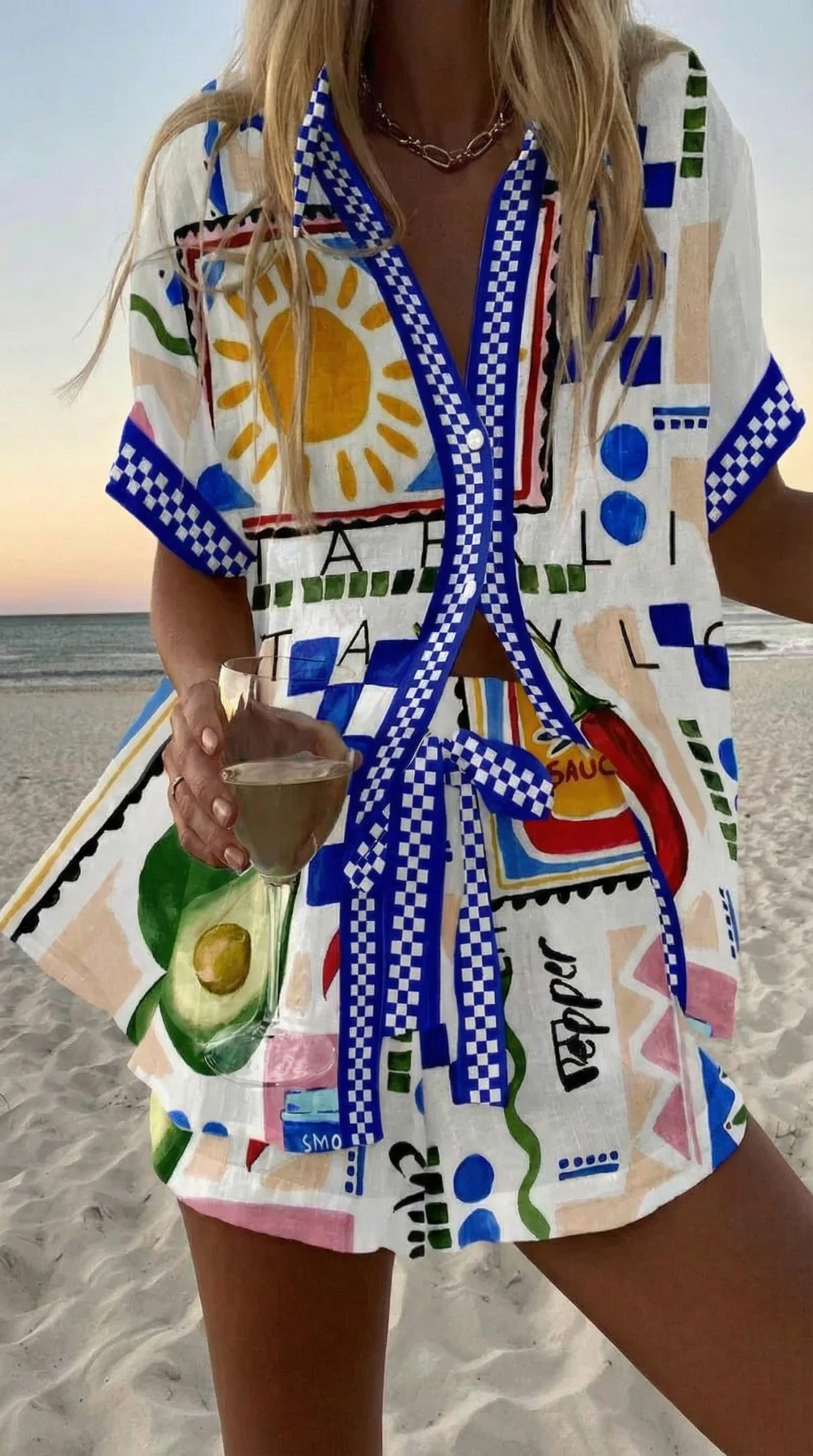 Conjunto artístico de camiseta y shorts