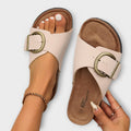 Sandalia beige con plantilla ergonómica y hebilla